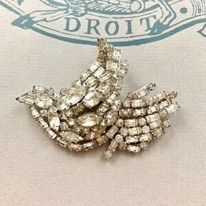 Vintage Weiss Sparkling Rhinestone Bird Brooch Pin